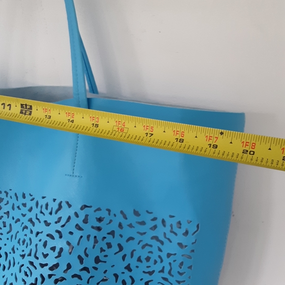 VINCE CAMUTO Tiffany blue large Leather Tote Bag - Picture 9 of 11